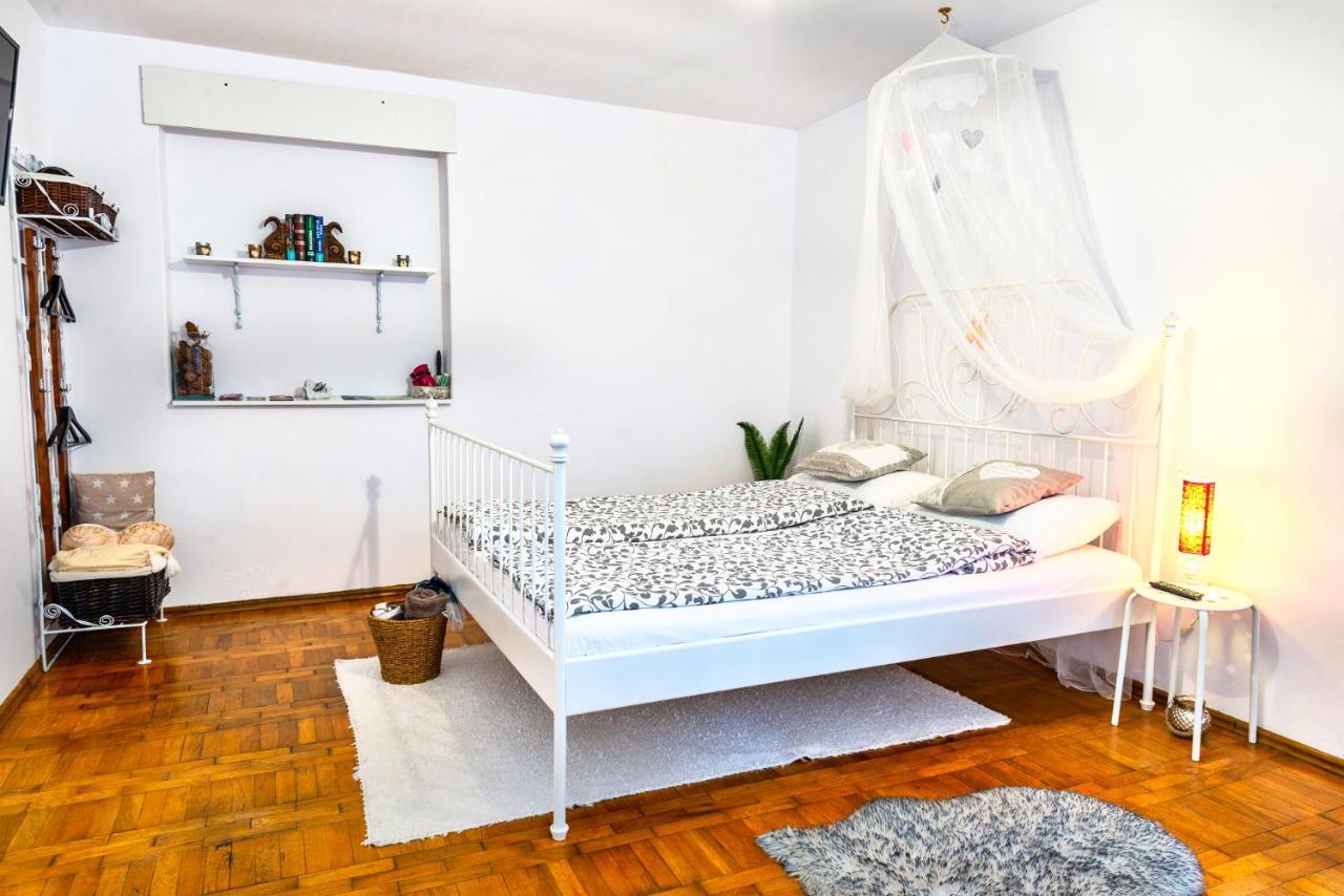 Pine House Apartamento Braşov Exterior foto